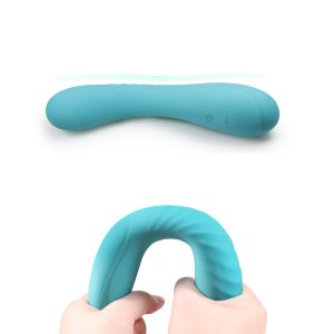Afbeelding met bovenaan de voel me vibrator in liggende positie. Daar onder afgebeeld zie je 2 handen die de voel me vibrator buigen.