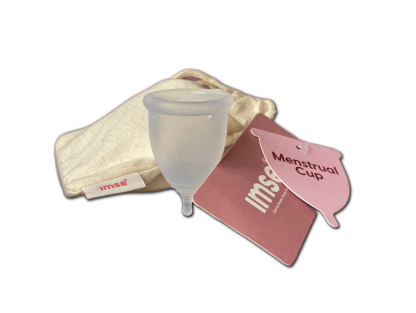 imsevimse menstruatiecup afgebeeld voor een zakje met label