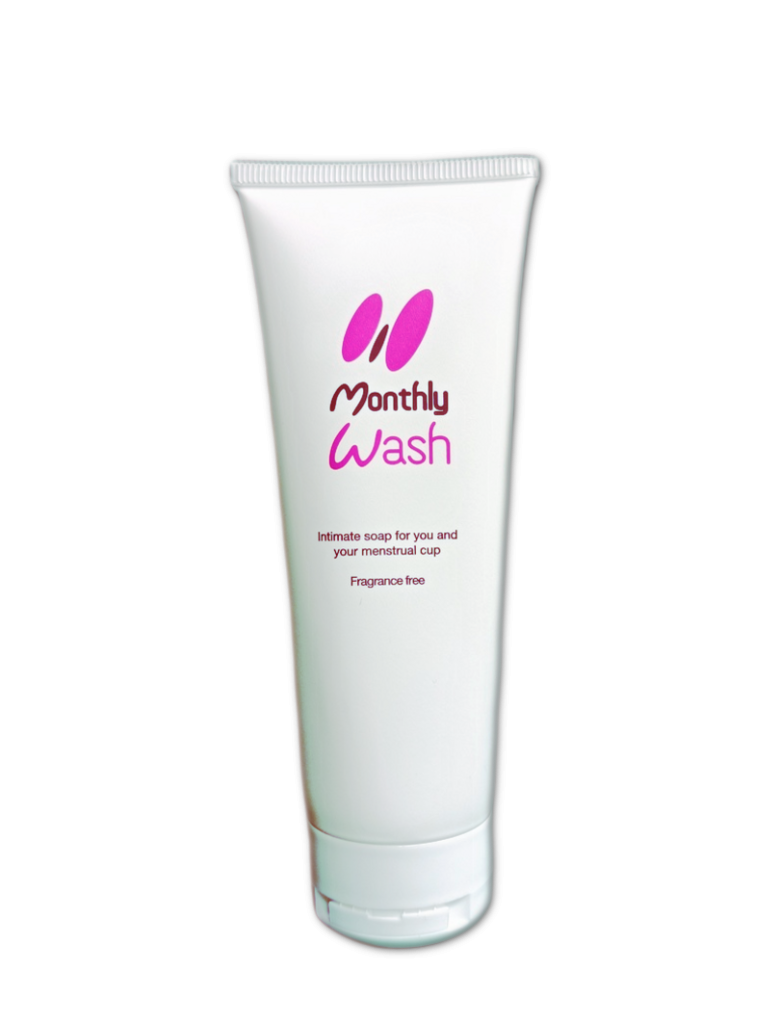Op de afbeelding staat een witte tube MonthlyCup Wash op zijn dop.